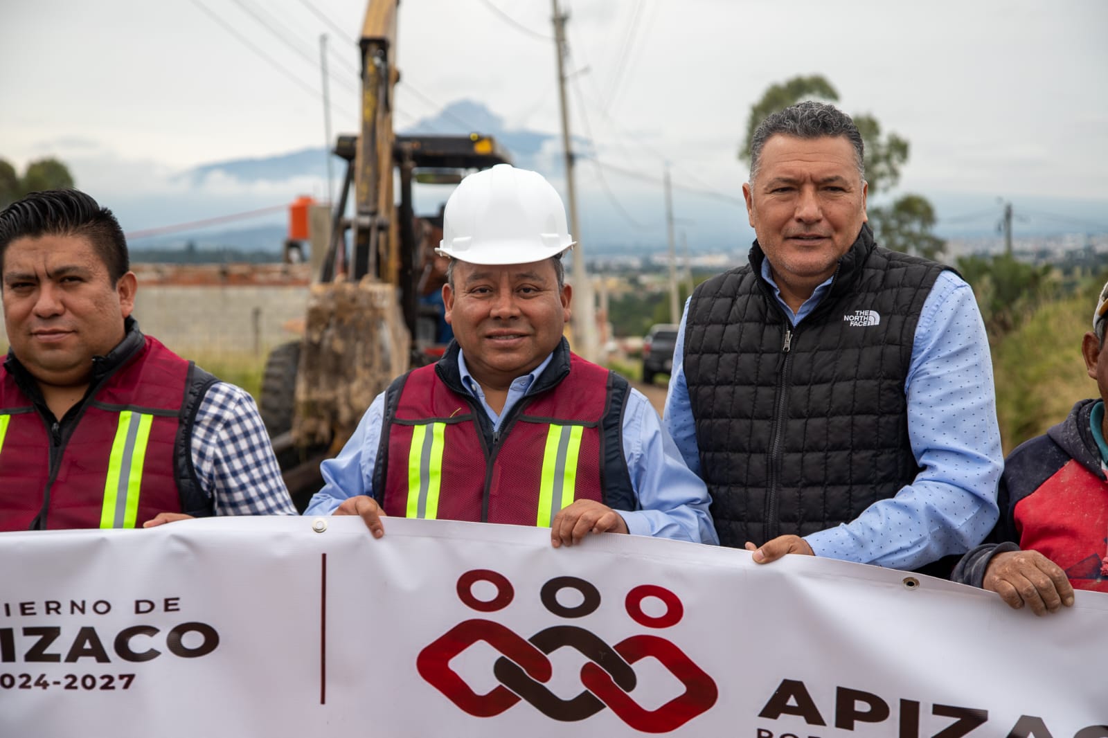 Da Gobierno Municipal banderazo a dos obras de pavimentación en la comunidad José María Morelos en Apizaco
